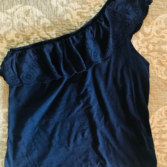 Old Navy Tops - 🔥🔥3/$20!! Old Navy one-shoulder eyelet top